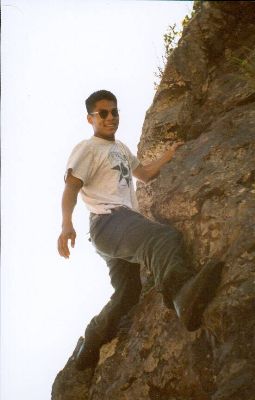 mikeclimb_lo.jpg (48256 bytes)